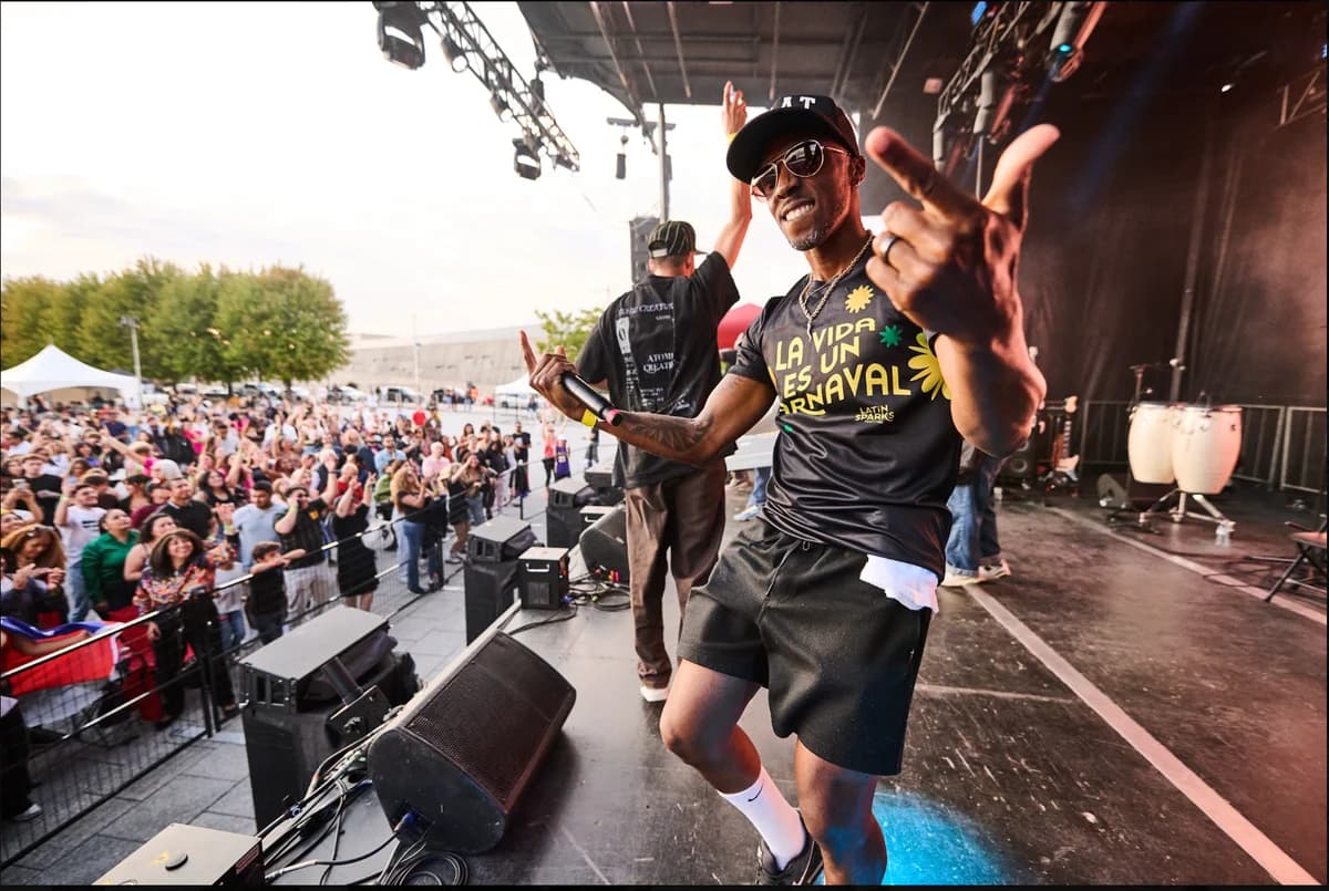 Live performer on stage at the Latin Sparks Festival