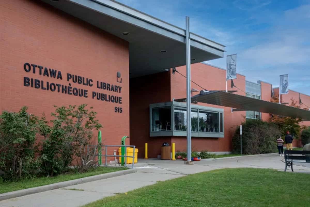 Ottawa Public Library — St-Laurent