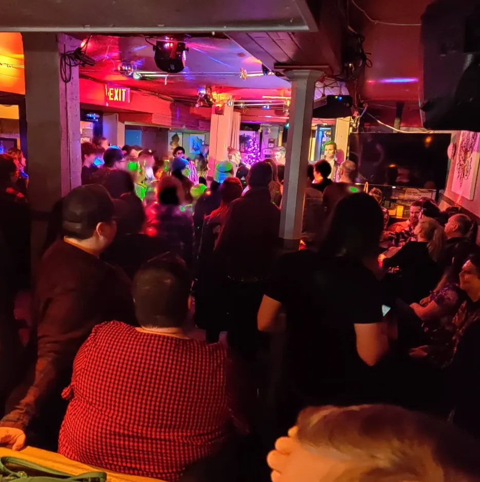 Swizzles Bar & Grill