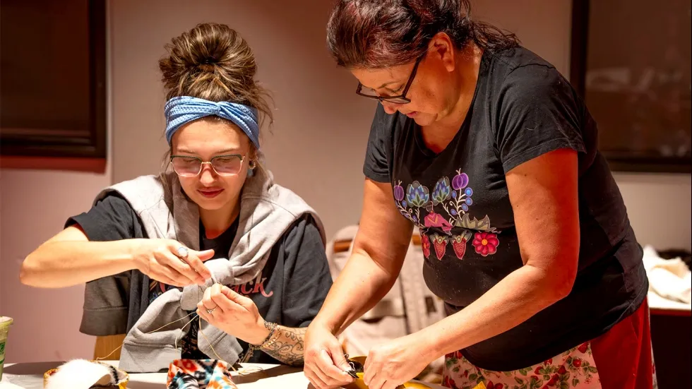 Beaded Gauntlet Mitten Workshop: with Collen Nolan